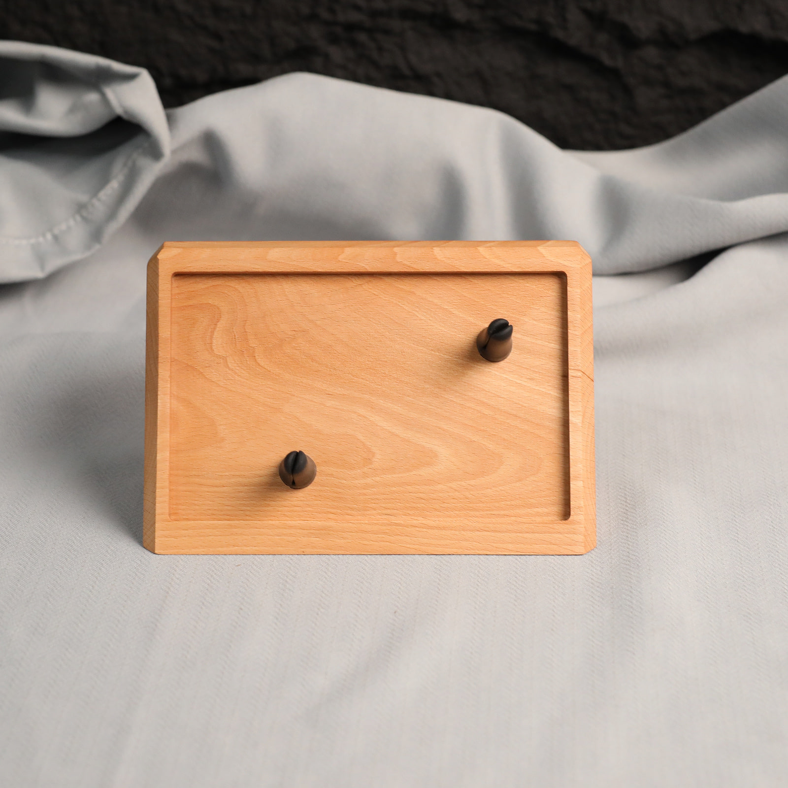 German beech single-pipe display stand